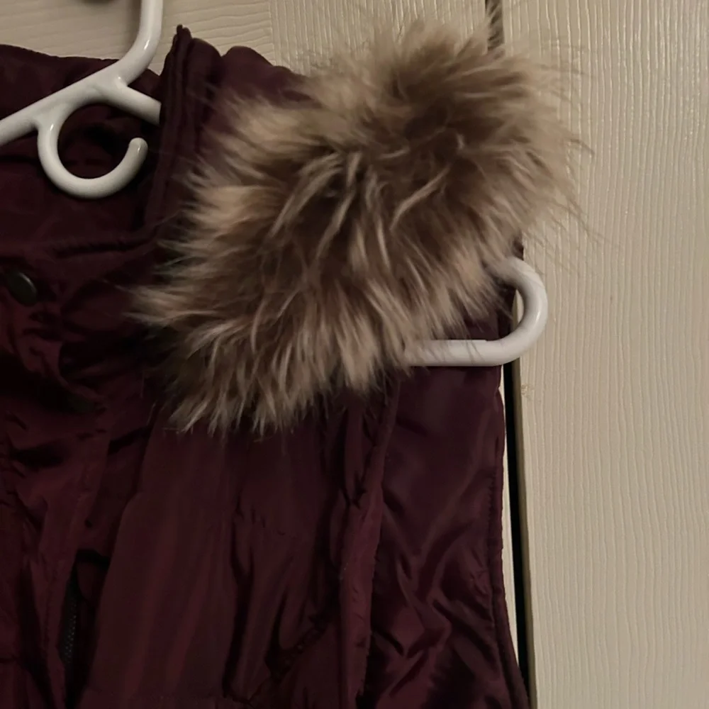 NWOT. Maurice's sleeveless vest with removable hood. - Picture 4 of 10